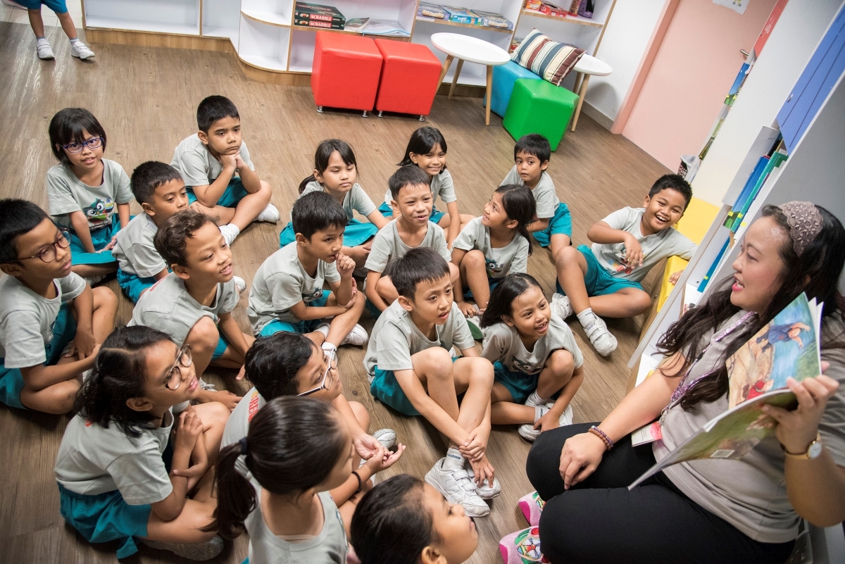 “Children and a volunteer at the storytelling session during the kidsREAD programme ” by National Library Board is licensed under CC BY 4.0